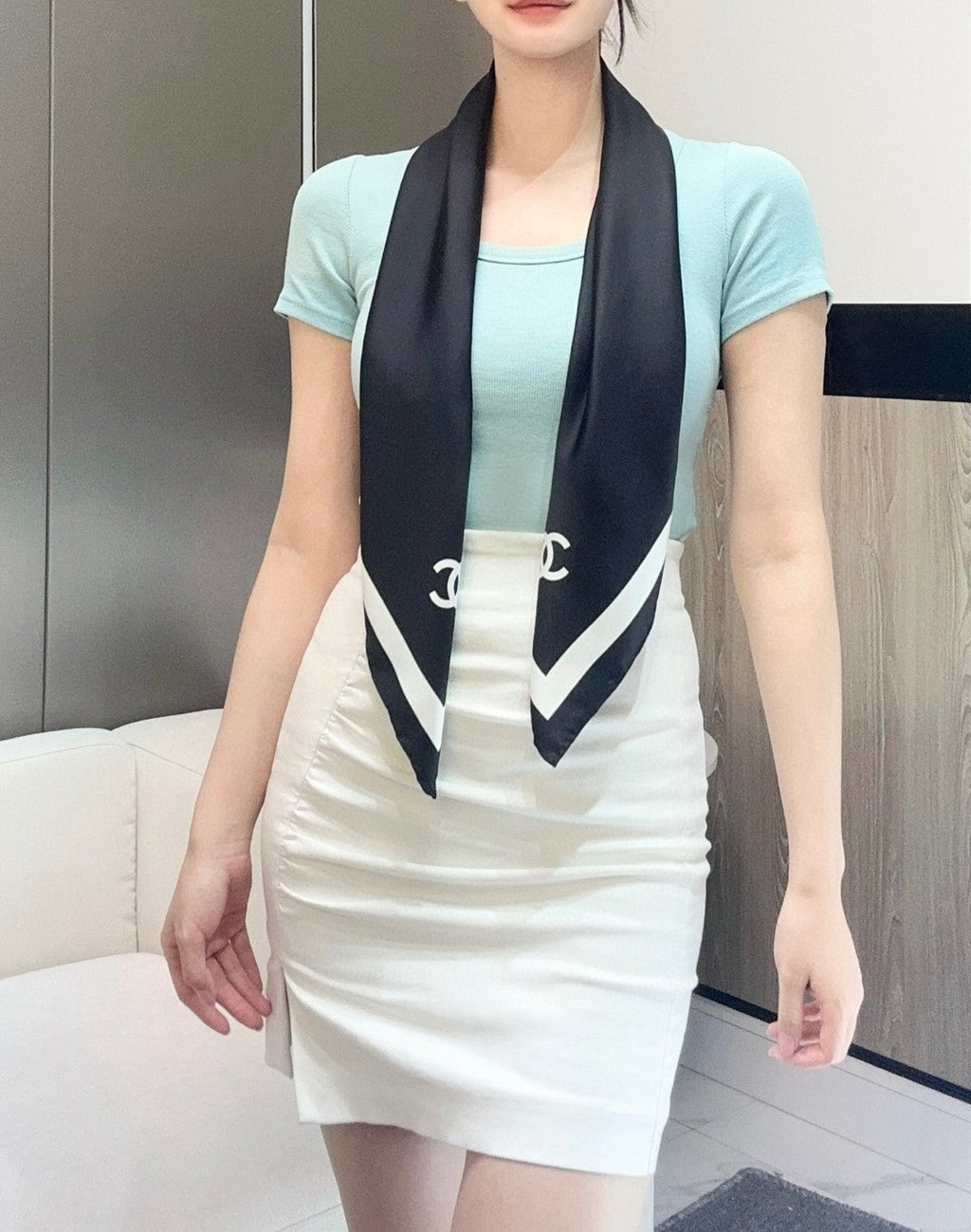 - 26S SCARF 90 IN SILK 303206